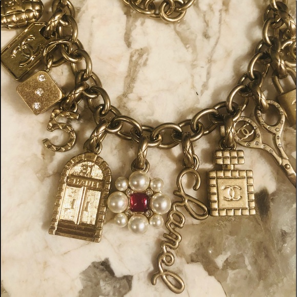 CHANEL 21P Carnival Clustered Charm Story Necklace Pearl CC Gold tone - Picture 10 of 14